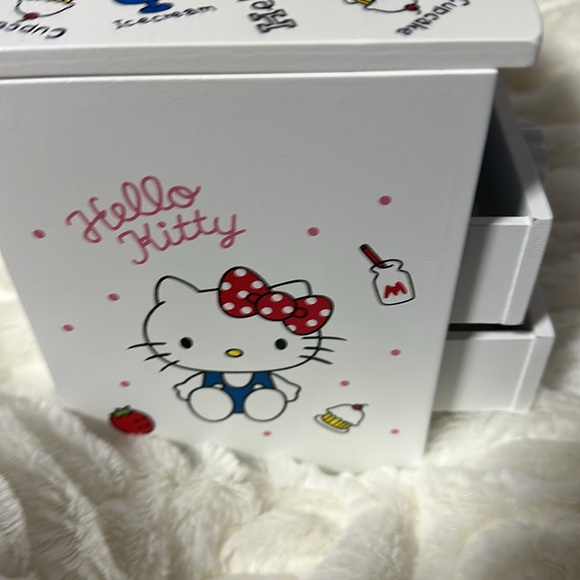 Hello, Kitty dresser jewelry box - Picture 5 of 6